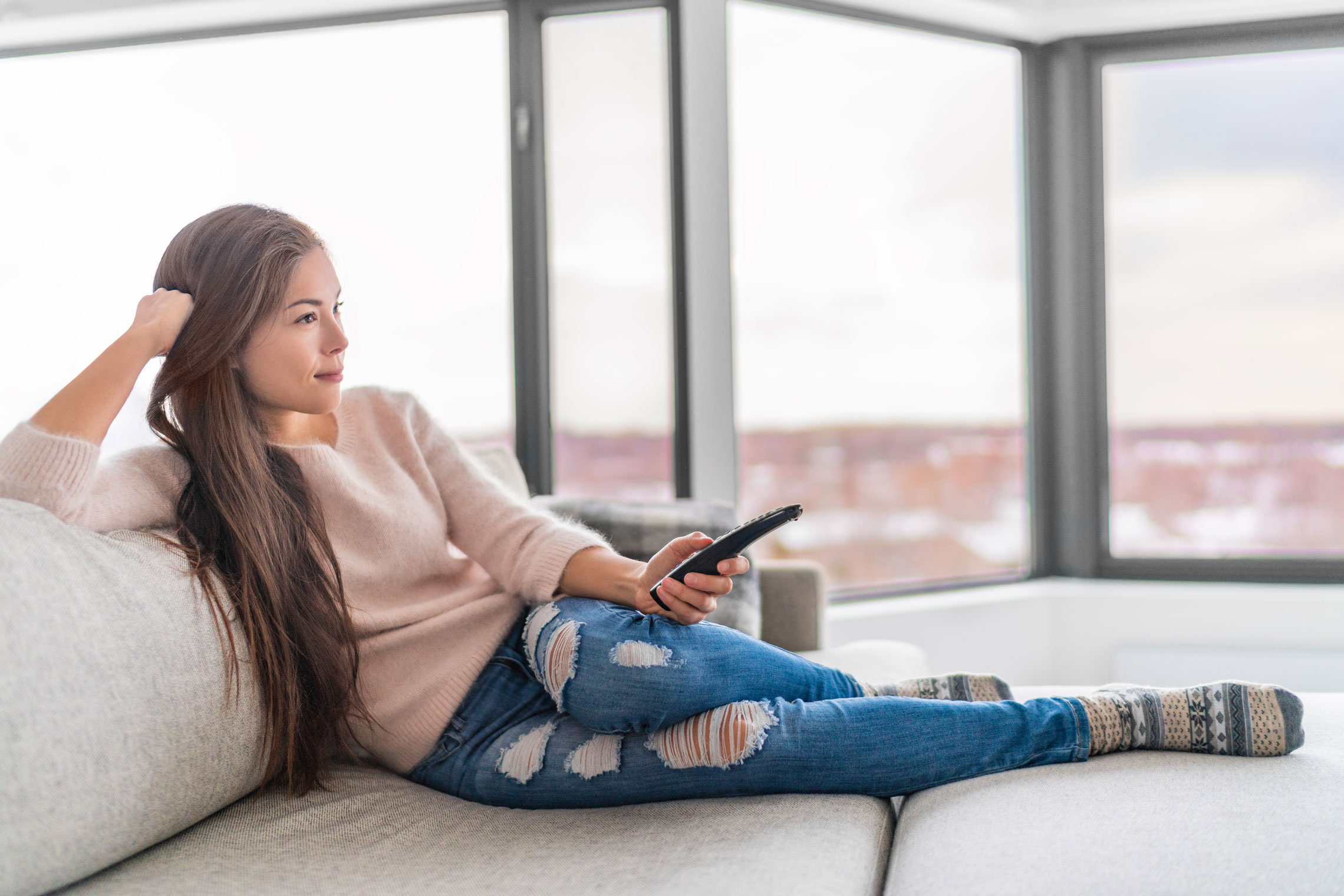 woman-watching-television